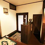 Waraku House