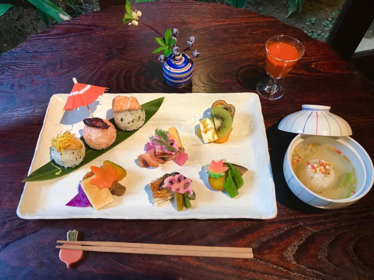 Waraku House